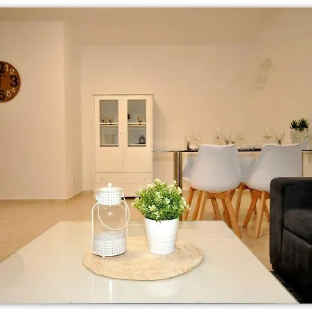 County House, Near Airport, Beach Διαμέρισμα *